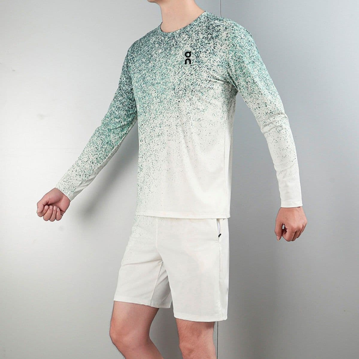short and T-shirt with long sleeves thumbnail 3